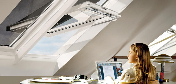 Die Markise für VELUX-Fenster sorgt für eine effiziente Hitzereduktion. Das ideale Produkt für das Kinderzimmer im Dachgeschoss