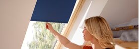 VELUX RHL | Decorative roller blind wih hooks