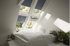 Solar-powered blackout blind VELUX DSL