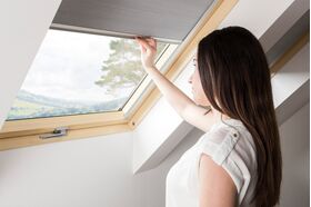 FAKRO APF | Isolerande mörkläggningsplissé för takfönster FAKRO ✓ OptiLight ✓ ARON ✓ ARTENS