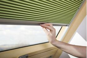 FAKRO APF | Isolerande mörkläggningsplissé för takfönster FAKRO ✓ OptiLight ✓ ARON ✓ ARTENS