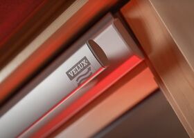 Pivåhängt takfönster VELUX GLL 1061 | 3-glas, klarlackat furu