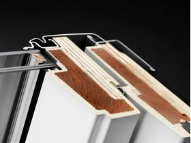 Pivåhängt takfönster med nedre handtaget VELUX GLU-B 0064 | 3-glas, Everfinish (träkärna med vitt hölje i polyuretan)
