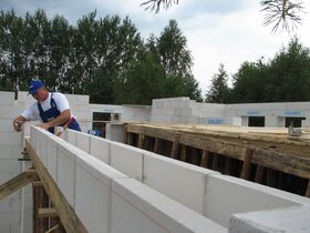 Cellular concrete U-block