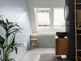 VELUX GGU 0068 | everfinish, centre pivot roof window with safe 3-glazing