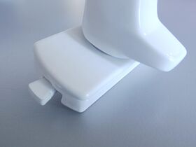 Push-button handle for SKYLIGHT roof windows