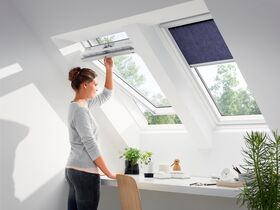 VELUX GLU 0064 | PVC roof window, centre pivot, 3-glass