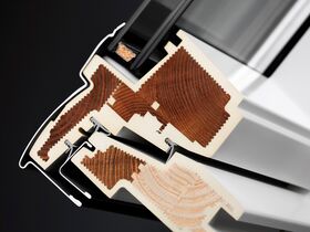 Pivåhängt takfönster med nedre handtaget VELUX GLU-B 0064 | 3-glas, Everfinish (träkärna med vitt hölje i polyuretan)