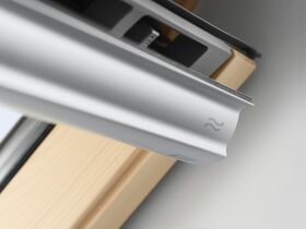 Pivåhängt takfönster VELUX GLL 1064 | 3-glas, klarlackat furu