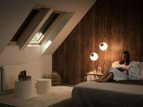 Takfönster VELUX GLL-B 1064B | klarlackat furu med ljuddämpande 3-glas och bottenhandtag