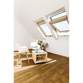 Takfönster FAKRO FTP-V U4 |  trä, pivåhängt, trippelglas takfönster med ventilation