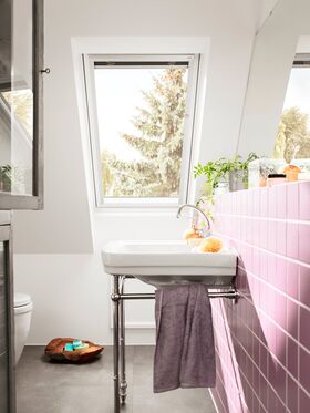 VELUX GLU 0051 | PVC, pivot, 2-glass roof window