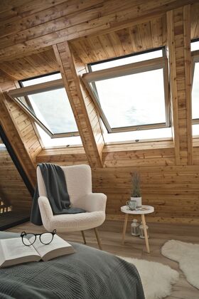 Takfönster ROTO DESIGNO R45H ✓ pivåhängt  ✓ trä